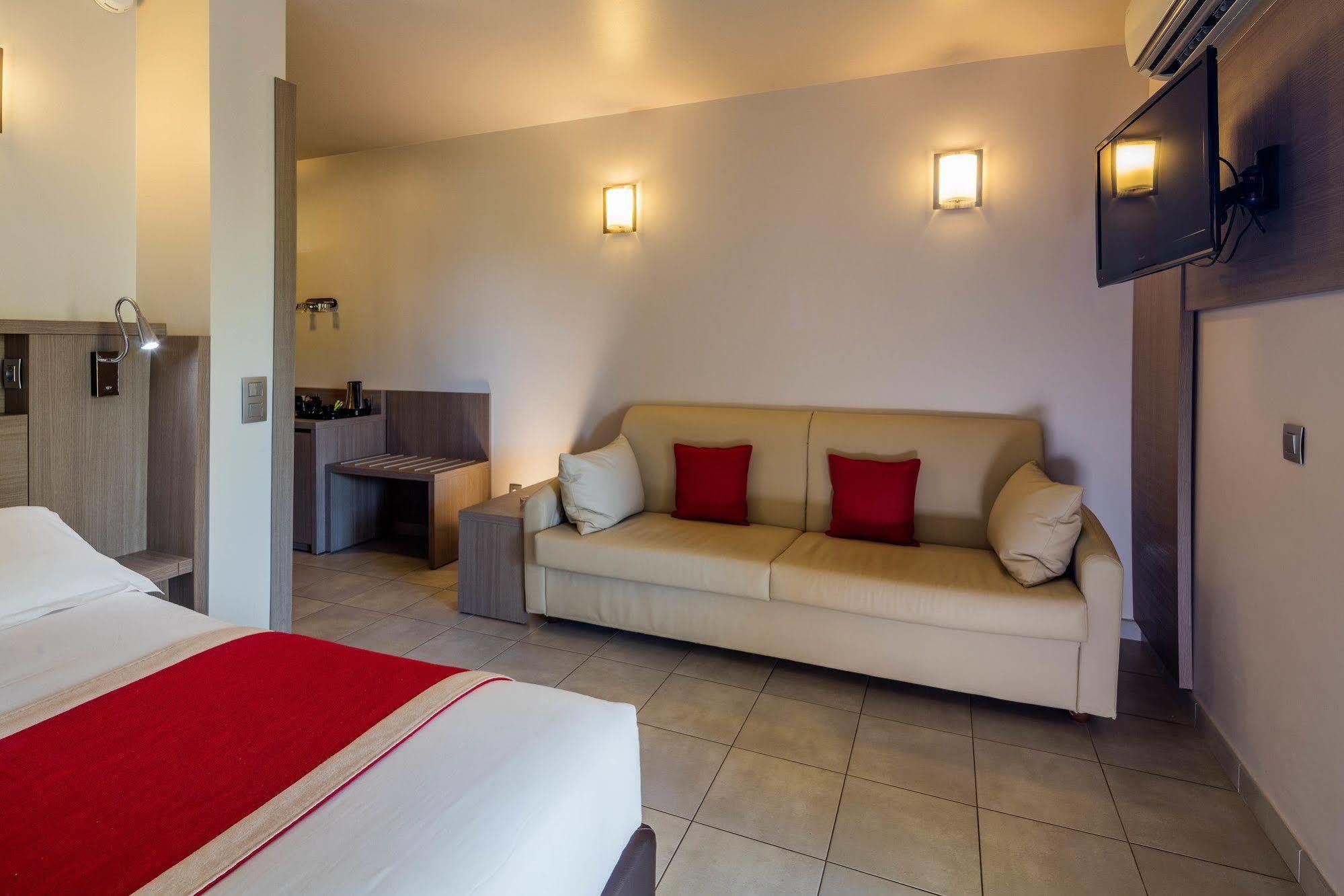 Hotel Marina Corsica Порто-Веккьо Экстерьер фото